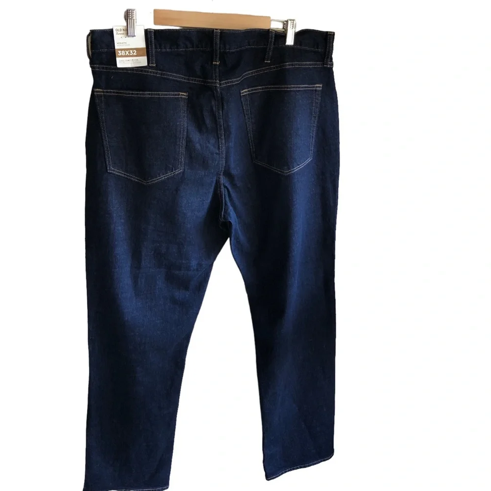 Old Navy Dark Wash Athletic Cut Straight Leg Jeans w/ Built in Flex. W38 x L32